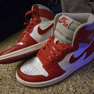 Women's Nike Jordan 1 High OG Varsity Red (Newstalgia Chenille) - Size 6